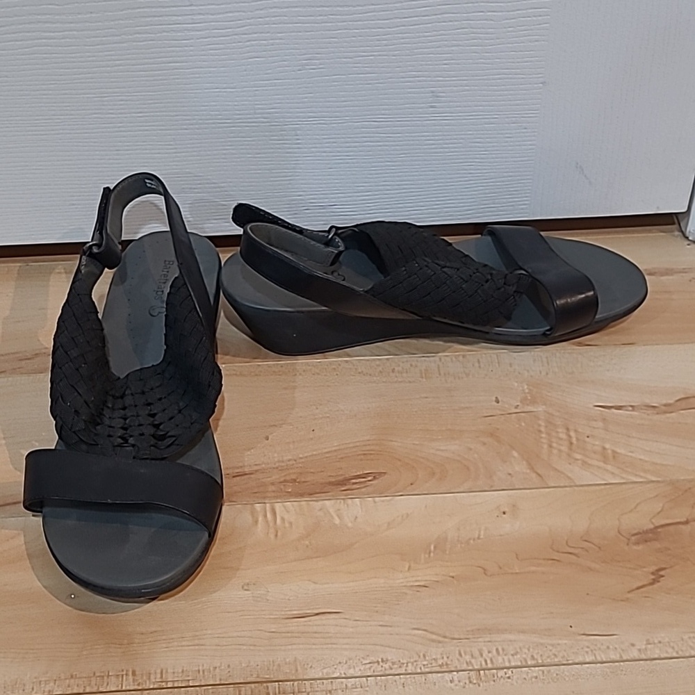 Bare Traps women's size 9.5 black sandals